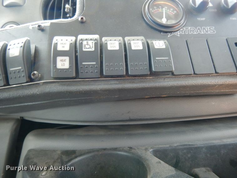 image for item DM2925 2008 Ford E350  shuttle bus