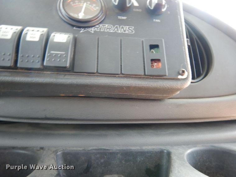 image for item DM2925 2008 Ford E350  shuttle bus