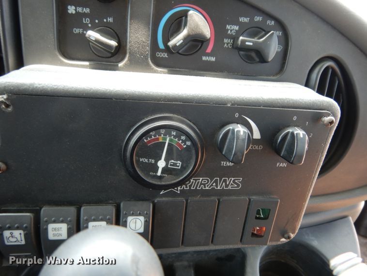 image for item DM2925 2008 Ford E350  shuttle bus