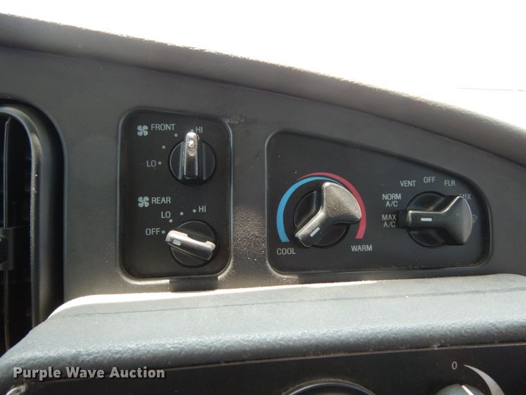 image for item DM2925 2008 Ford E350  shuttle bus