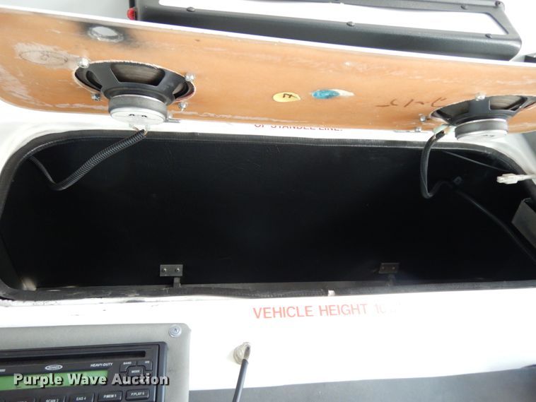 image for item DM2925 2008 Ford E350  shuttle bus