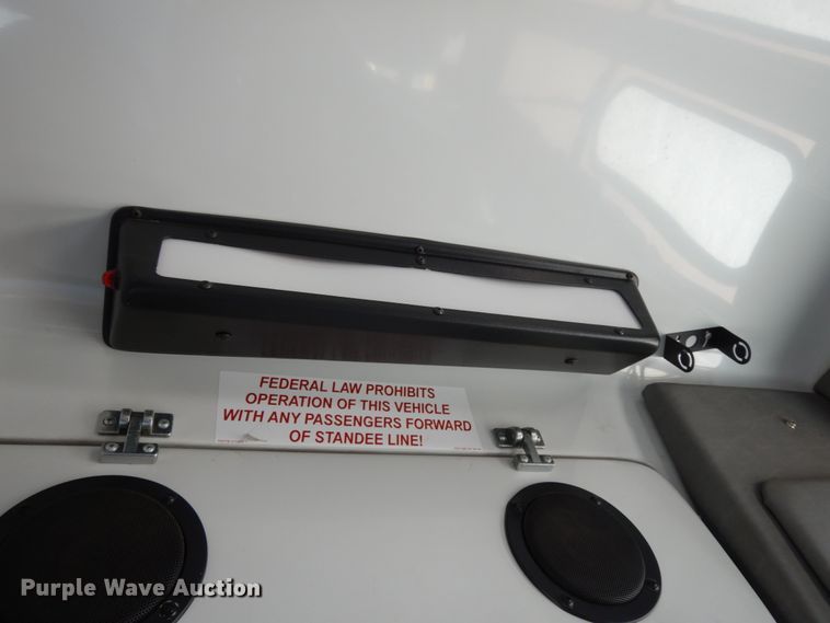 image for item DM2925 2008 Ford E350  shuttle bus