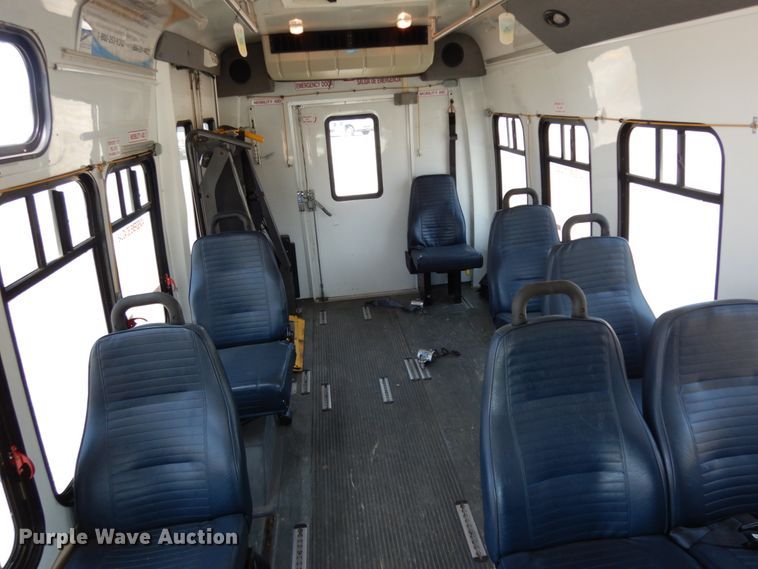 image for item DM2925 2008 Ford E350  shuttle bus