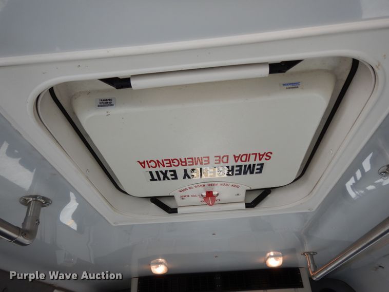 image for item DM2925 2008 Ford E350  shuttle bus