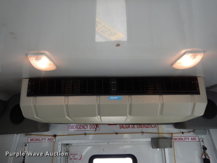 image for item DM2925 2008 Ford E350  shuttle bus