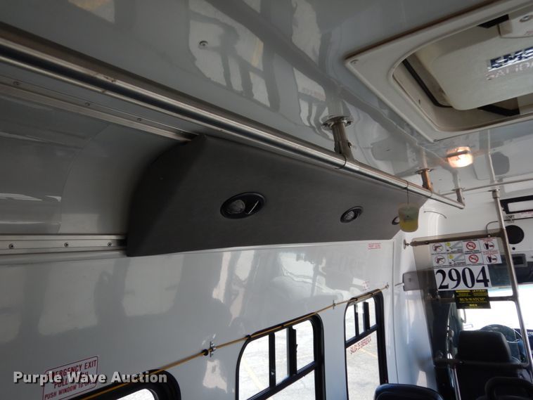 image for item DM2925 2008 Ford E350  shuttle bus