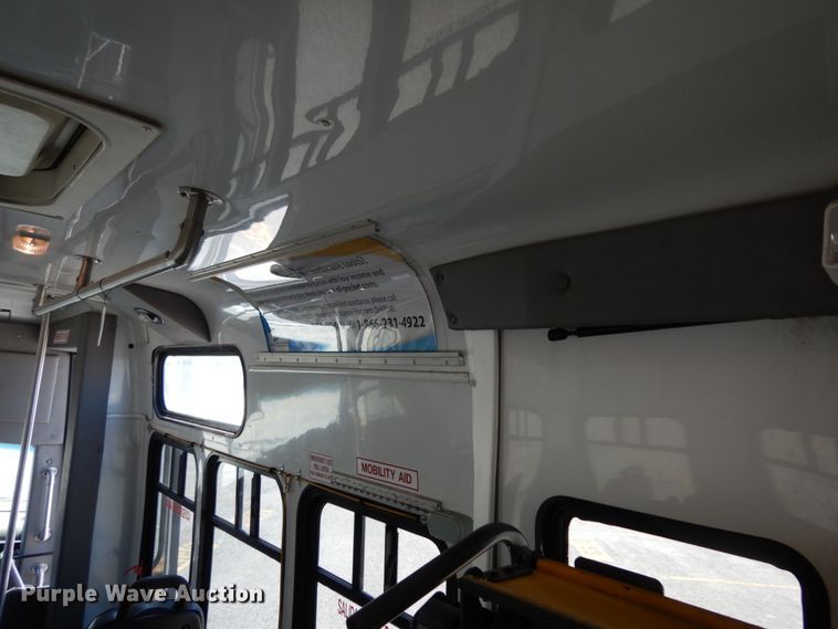 image for item DM2925 2008 Ford E350  shuttle bus