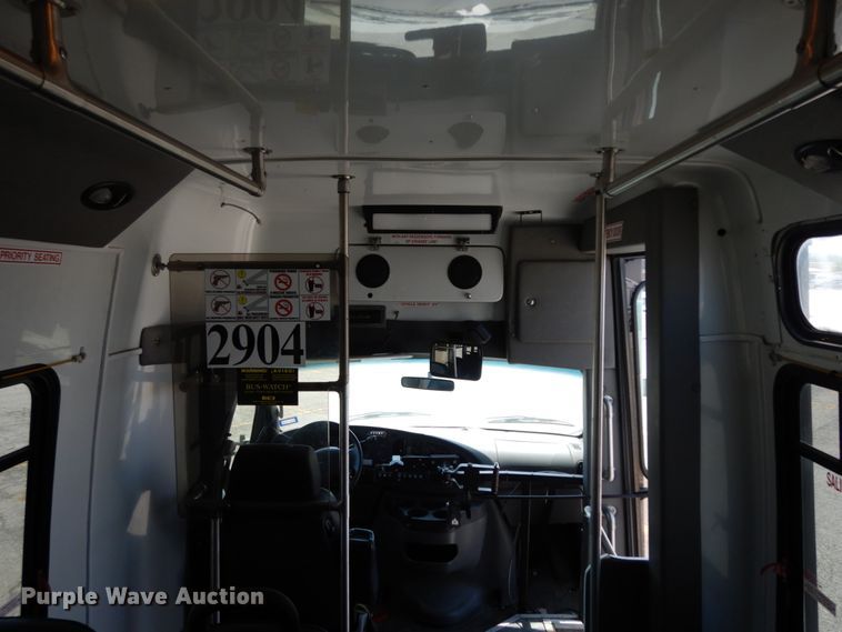 image for item DM2925 2008 Ford E350  shuttle bus