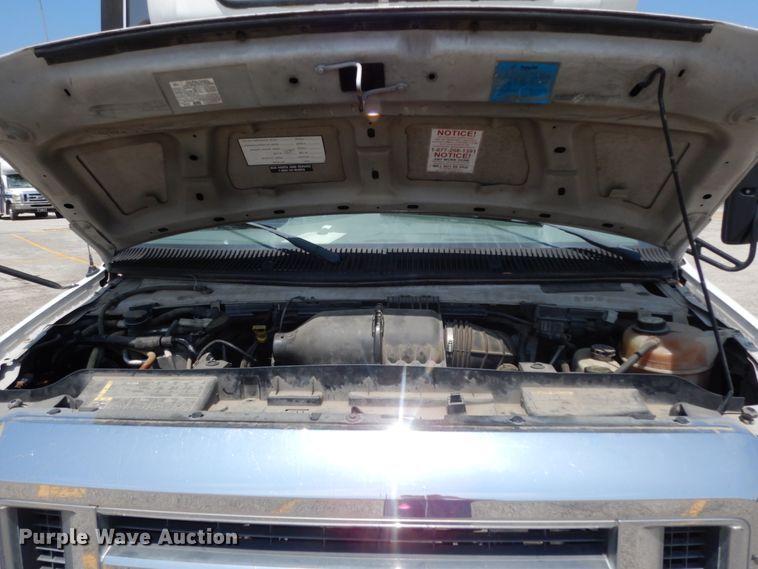 image for item DM2925 2008 Ford E350  shuttle bus