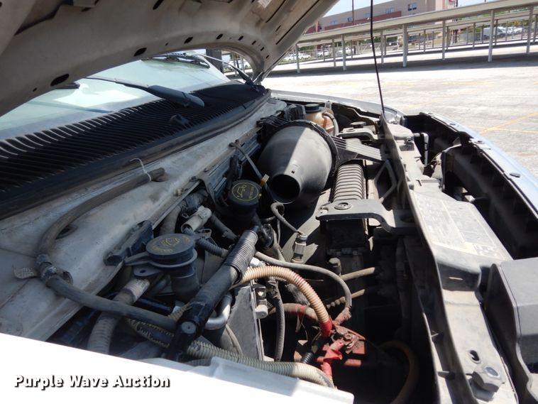 image for item DM2925 2008 Ford E350  shuttle bus