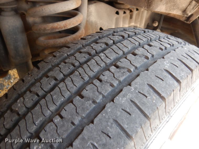 image for item DM2925 2008 Ford E350  shuttle bus