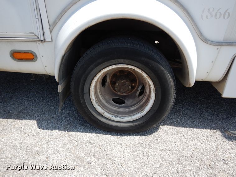 image for item DM2925 2008 Ford E350  shuttle bus