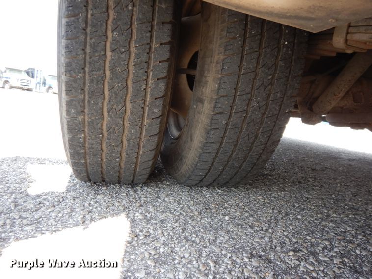 image for item DM2925 2008 Ford E350  shuttle bus