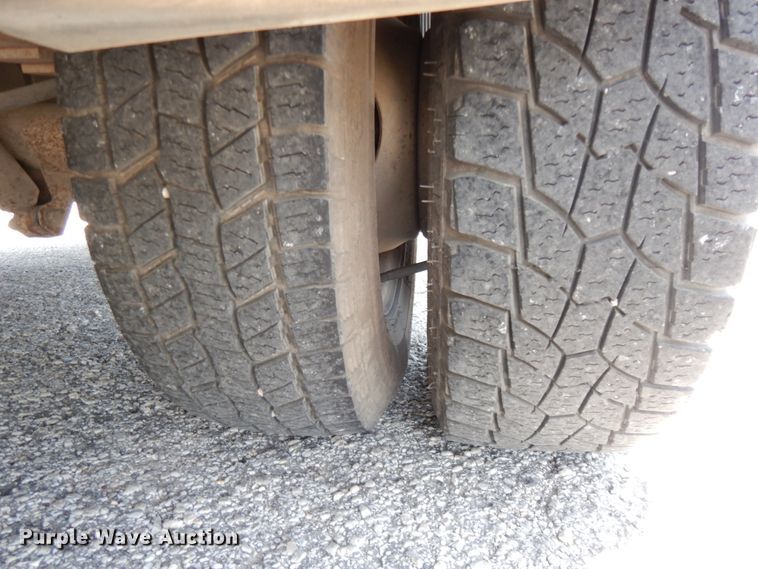 image for item DM2925 2008 Ford E350  shuttle bus