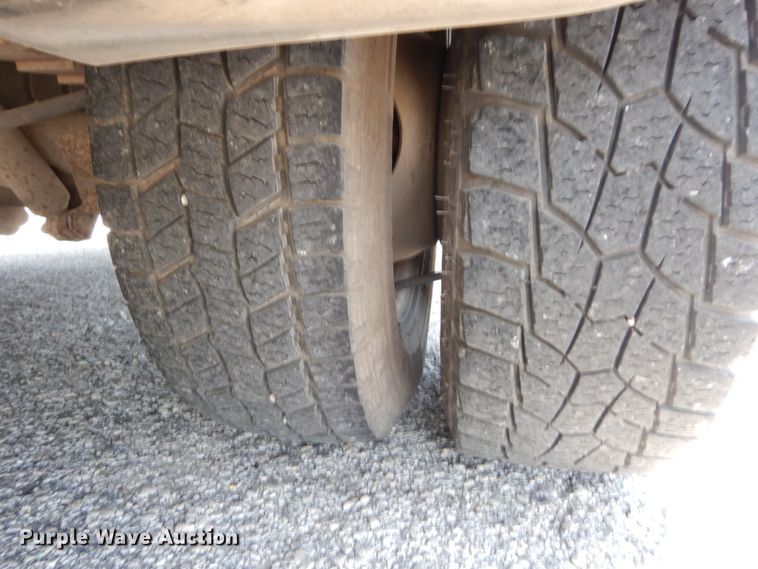 image for item DM2925 2008 Ford E350  shuttle bus