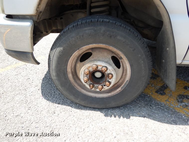 image for item DM2925 2008 Ford E350  shuttle bus