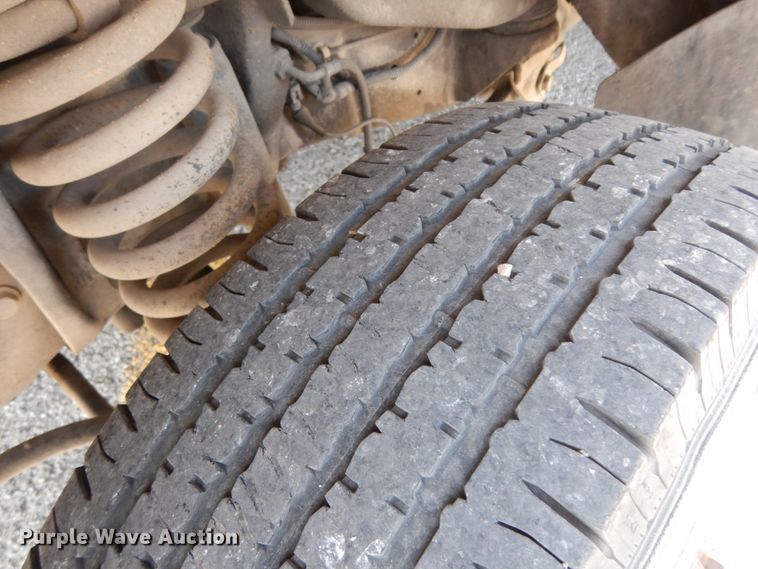 image for item DM2925 2008 Ford E350  shuttle bus