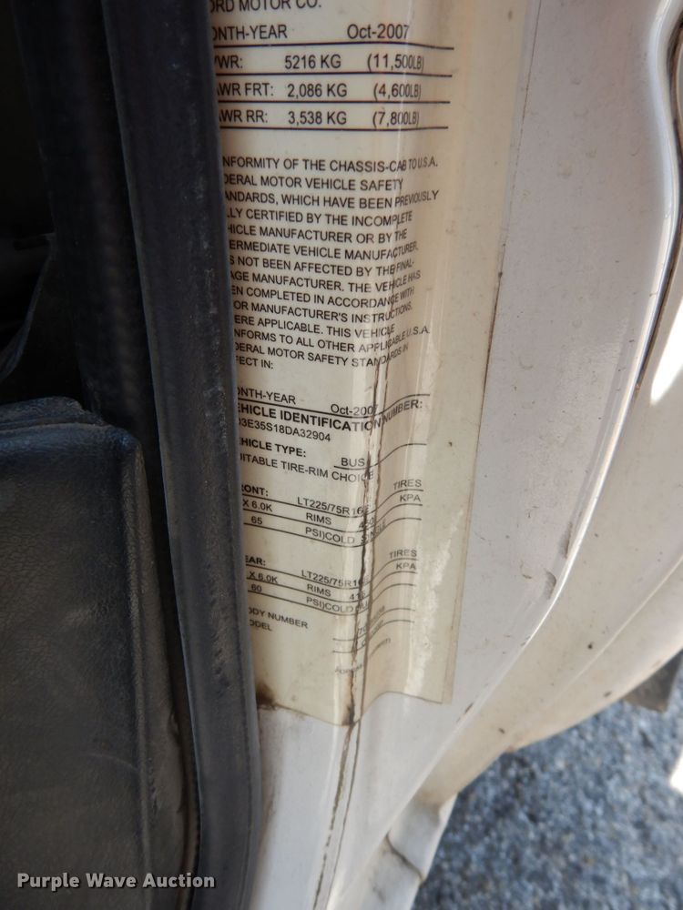 image for item DM2925 2008 Ford E350  shuttle bus