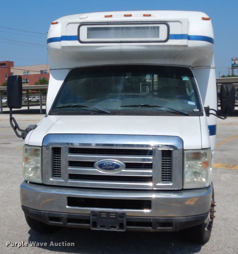 image for item DM2926 2009 Ford E450  shuttle bus