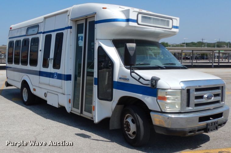 image for item DM2926 2009 Ford E450  shuttle bus