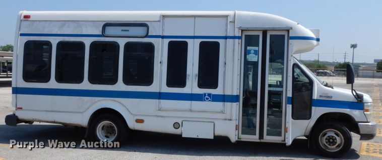 image for item DM2926 2009 Ford E450  shuttle bus