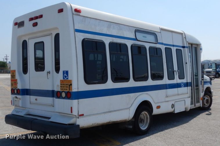 image for item DM2926 2009 Ford E450  shuttle bus