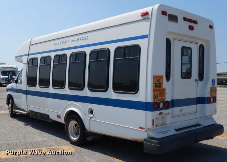 image for item DM2926 2009 Ford E450  shuttle bus