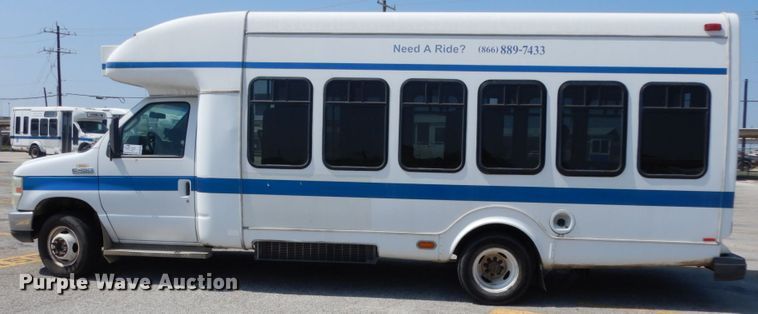 image for item DM2926 2009 Ford E450  shuttle bus