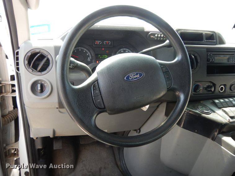 image for item DM2926 2009 Ford E450  shuttle bus