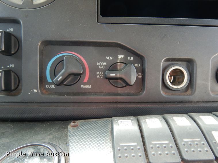 image for item DM2926 2009 Ford E450  shuttle bus