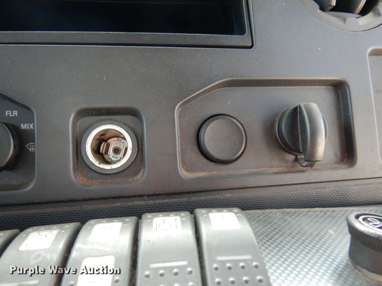 image for item DM2926 2009 Ford E450  shuttle bus