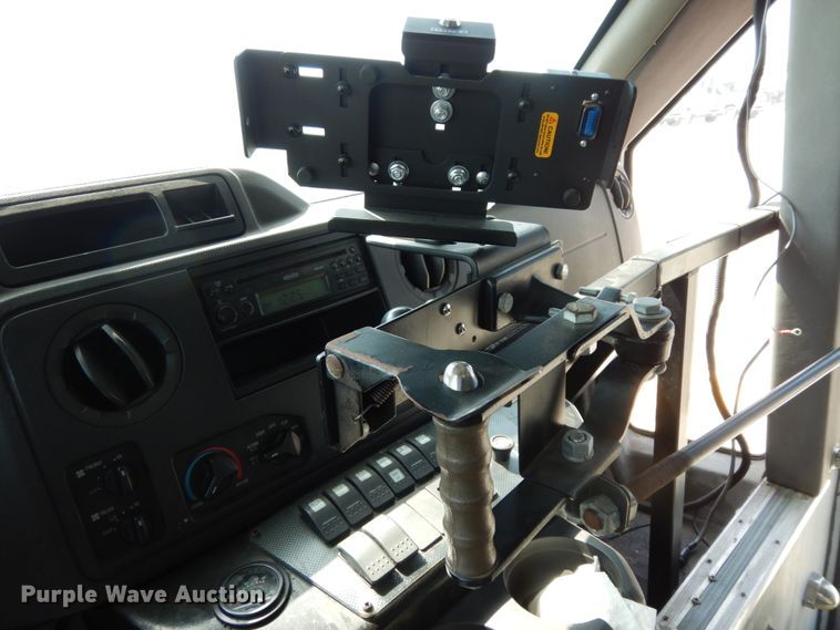 image for item DM2926 2009 Ford E450  shuttle bus