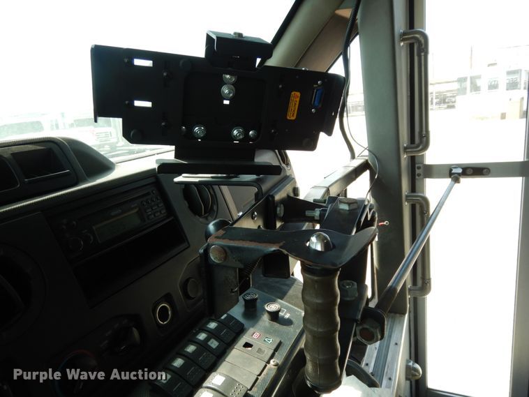 image for item DM2926 2009 Ford E450  shuttle bus