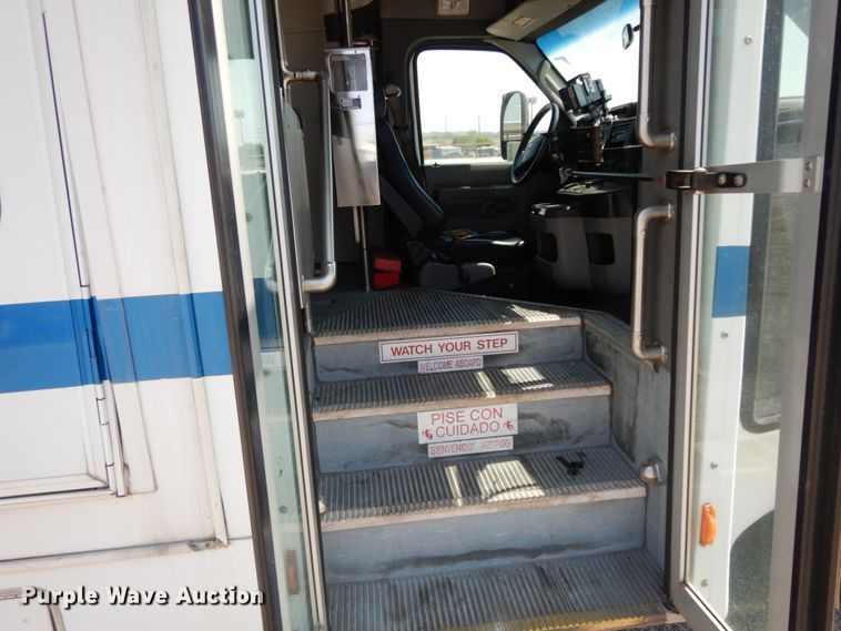 image for item DM2926 2009 Ford E450  shuttle bus