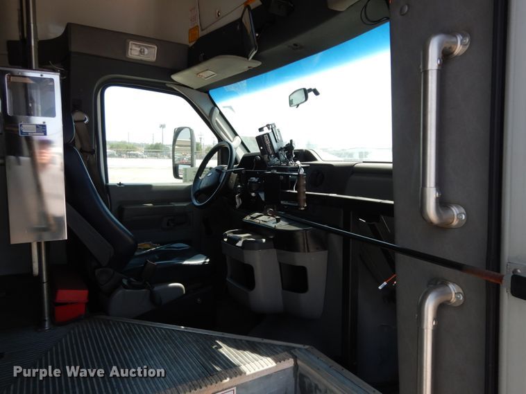 image for item DM2926 2009 Ford E450  shuttle bus