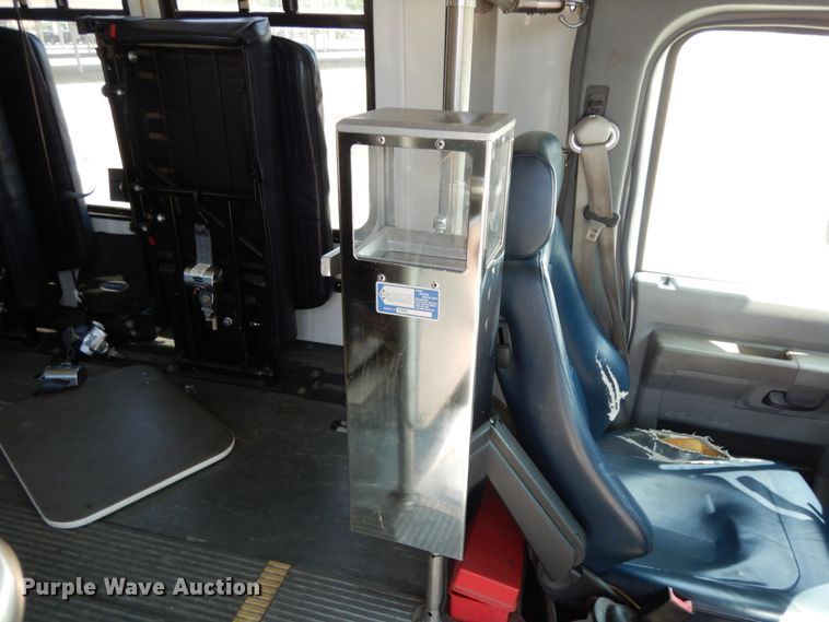 image for item DM2926 2009 Ford E450  shuttle bus