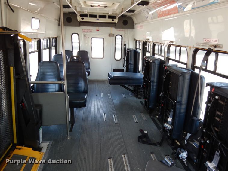 image for item DM2926 2009 Ford E450  shuttle bus