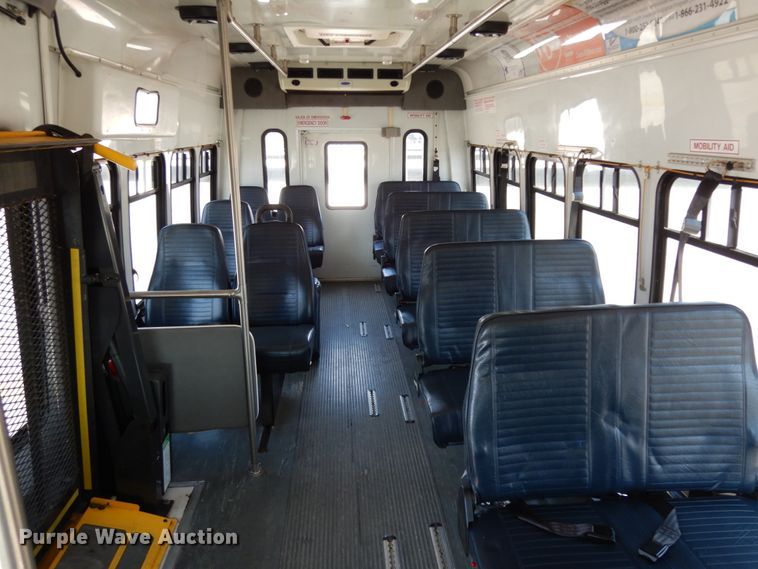 image for item DM2926 2009 Ford E450  shuttle bus