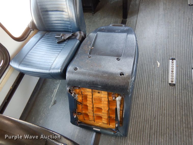 image for item DM2926 2009 Ford E450  shuttle bus