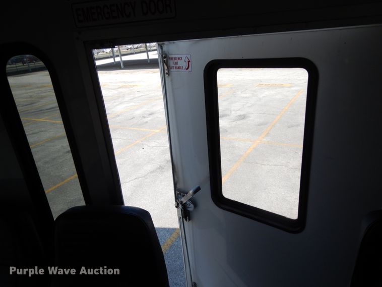 image for item DM2926 2009 Ford E450  shuttle bus