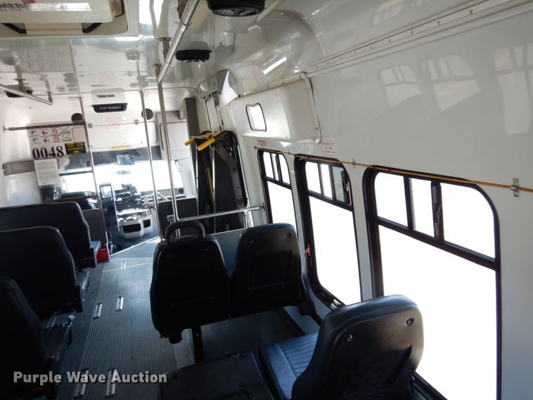 image for item DM2926 2009 Ford E450  shuttle bus