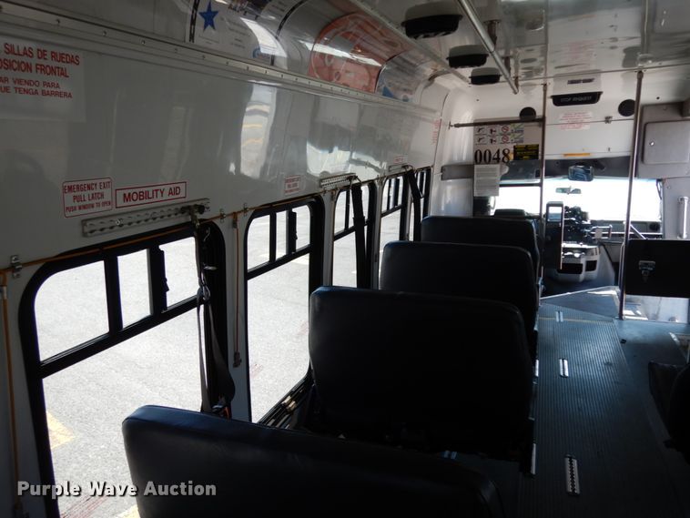 image for item DM2926 2009 Ford E450  shuttle bus