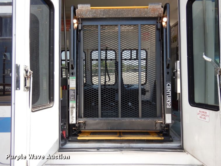 image for item DM2926 2009 Ford E450  shuttle bus