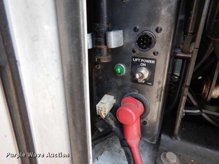 image for item DM2926 2009 Ford E450  shuttle bus