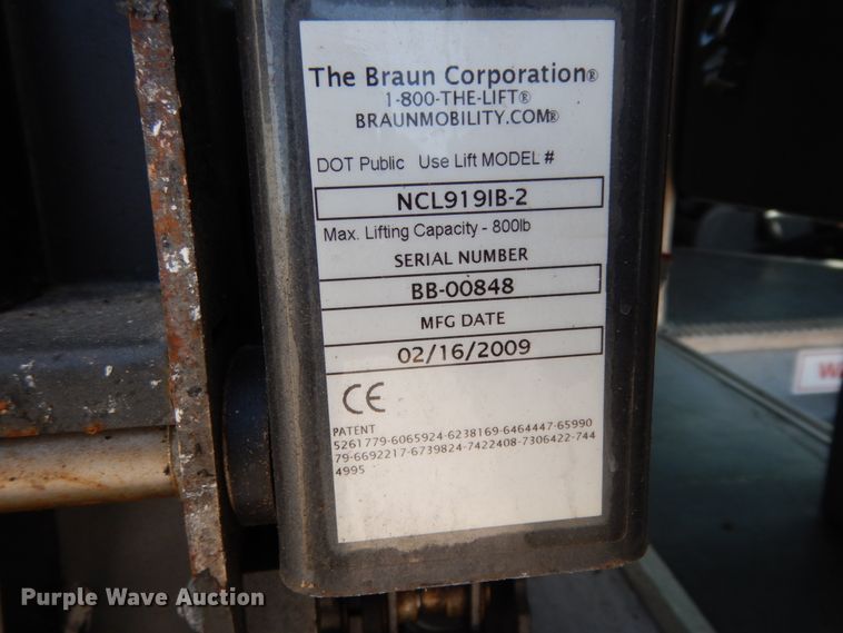 image for item DM2926 2009 Ford E450  shuttle bus