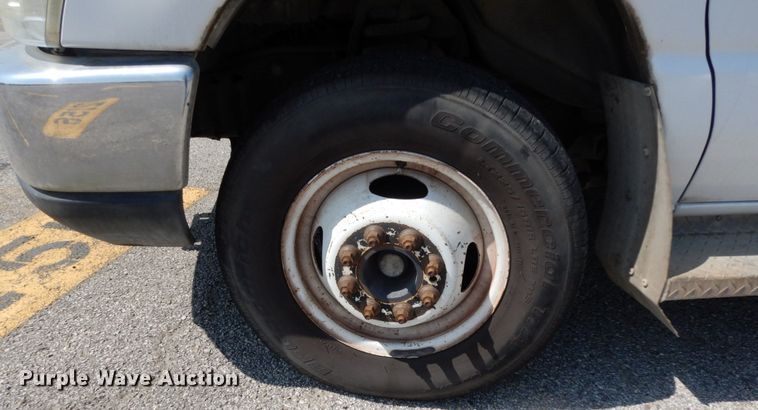 image for item DM2926 2009 Ford E450  shuttle bus