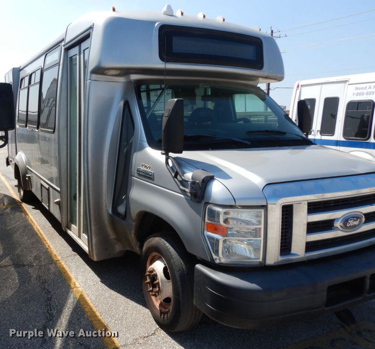 image for item DM2927 2011 Ford E450  shuttle bus
