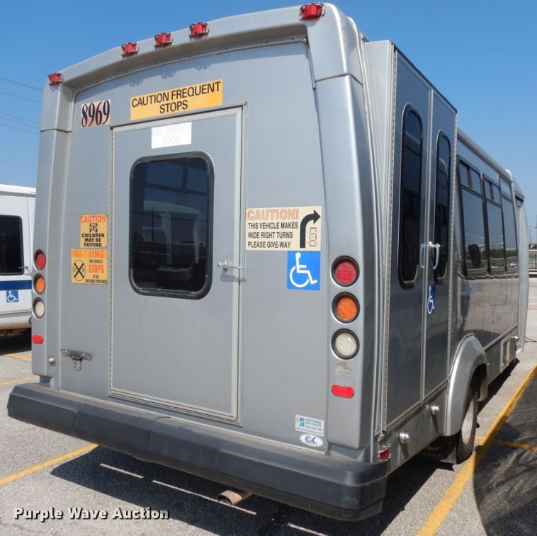 image for item DM2927 2011 Ford E450  shuttle bus