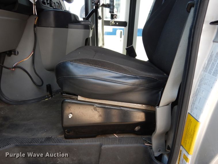 image for item DM2927 2011 Ford E450  shuttle bus