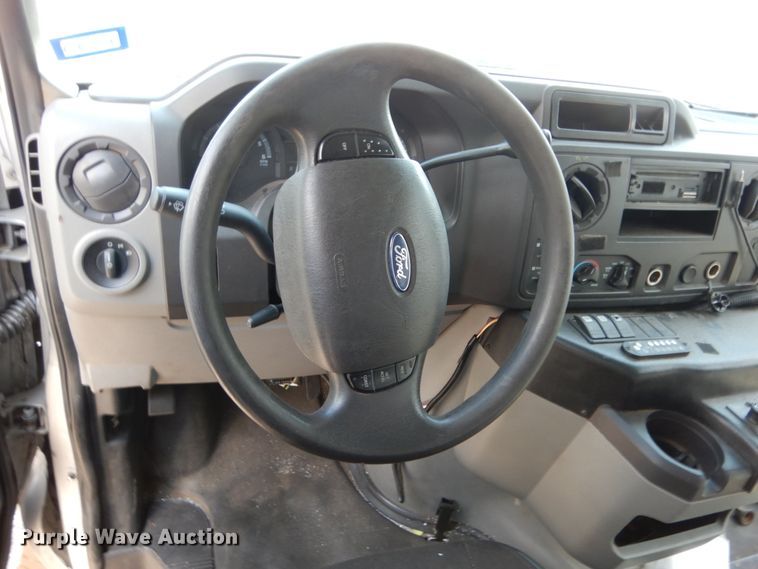 image for item DM2927 2011 Ford E450  shuttle bus